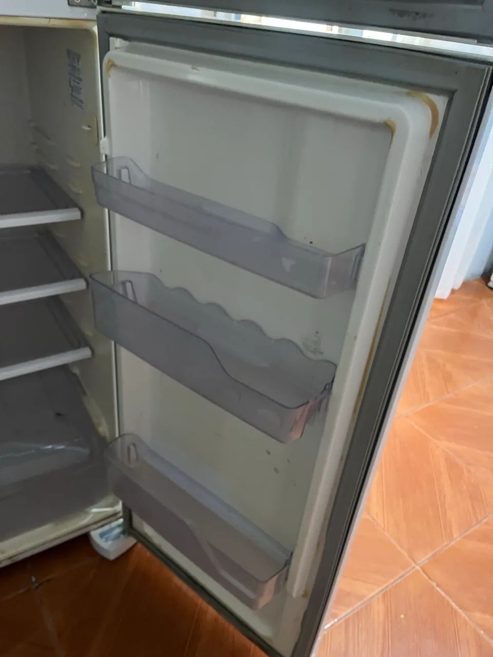 Vendo geladeira com defeito  - Foto 4