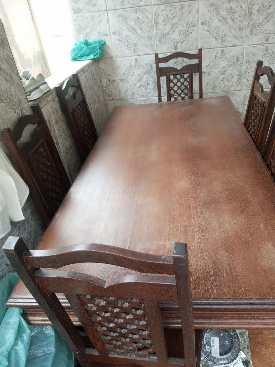 Mesa sucupira com seis cadeiras, vendo ou troco  - Foto 4