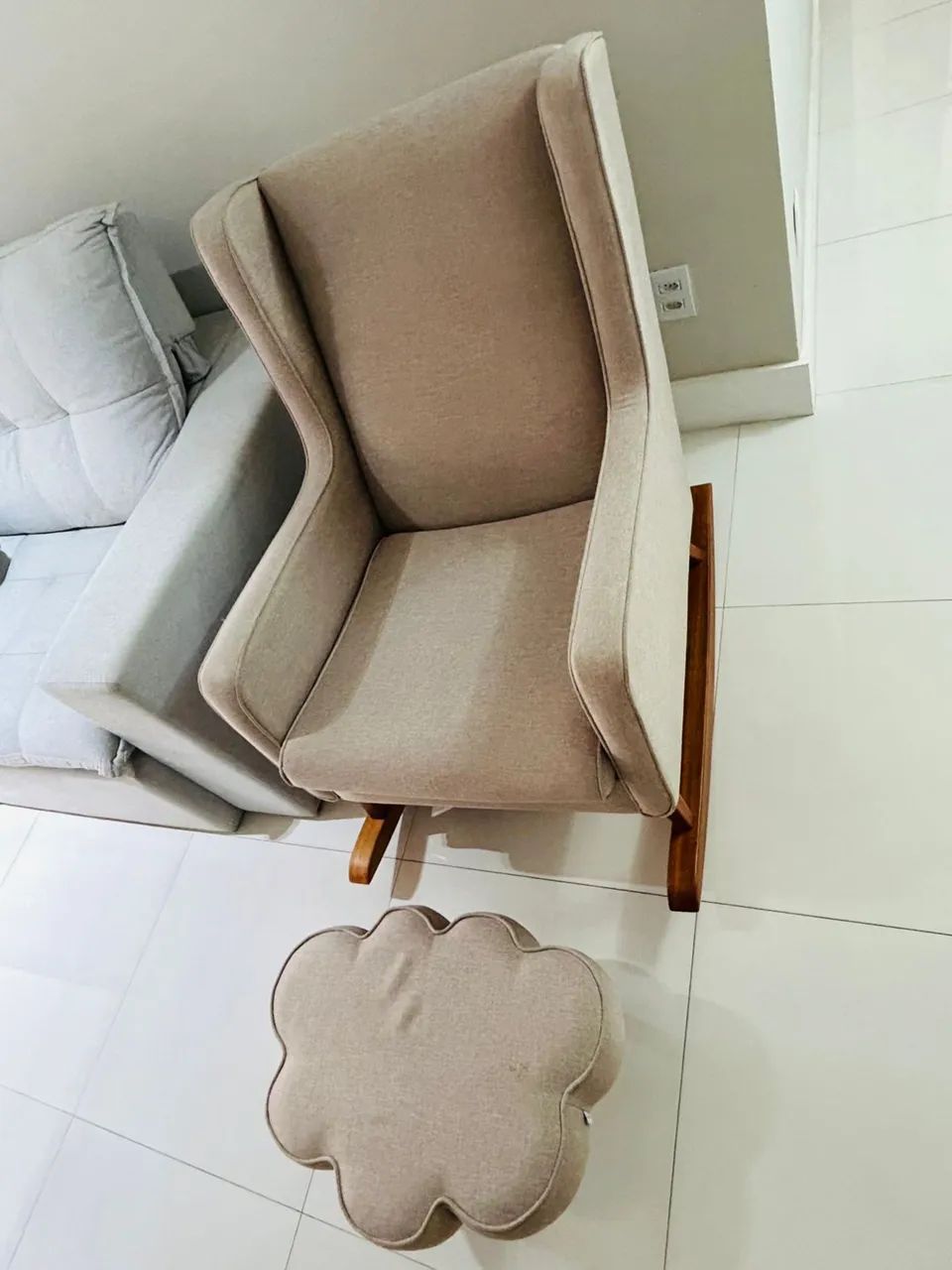 Poltrona Wind + Puff nuvem (marca Abstratto) - Foto 4