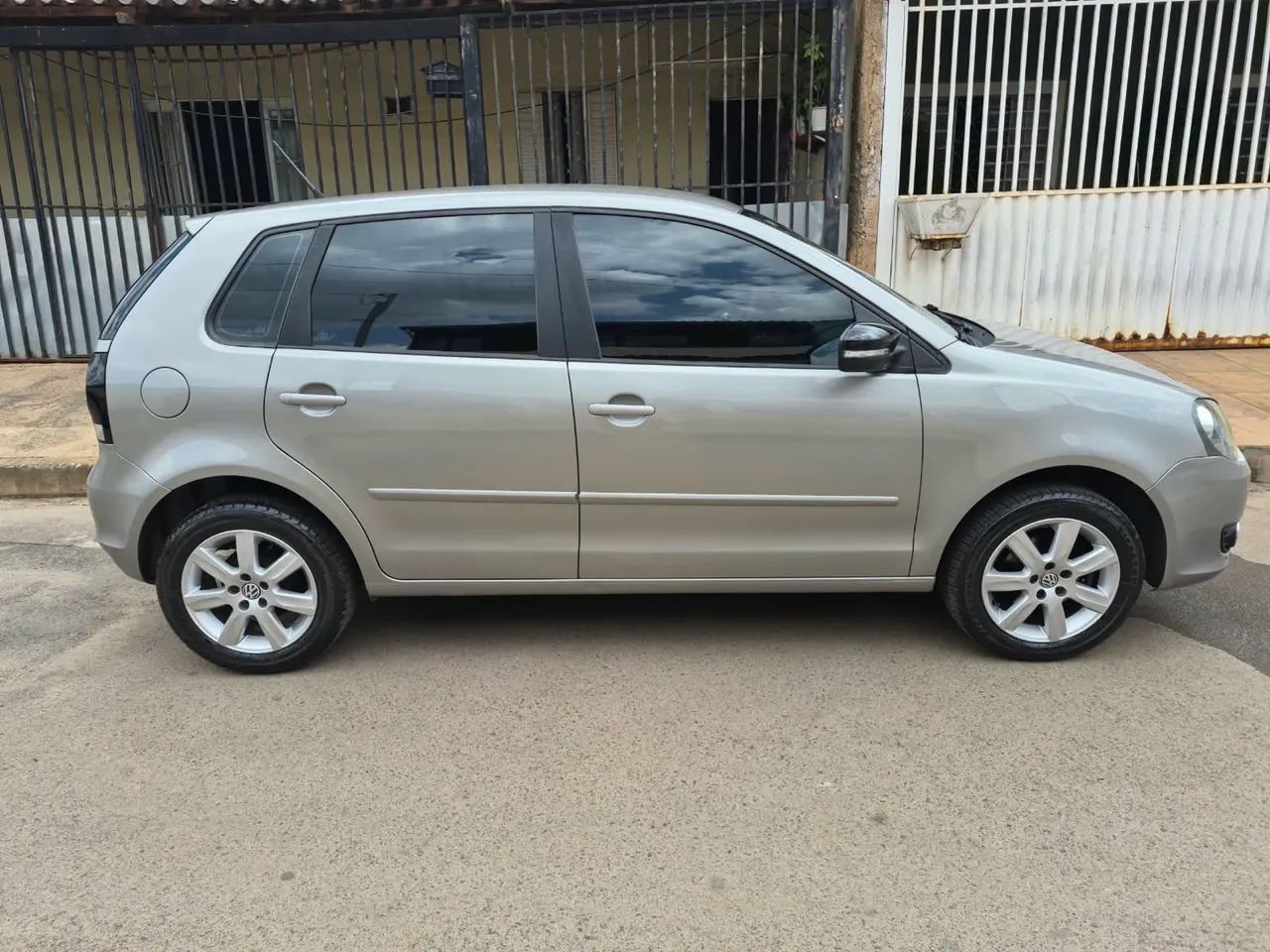 Volkswagen Polo Polo 1.6 Mi/S.Ouro 1.6 Mi Tot.Flex 8V 5p 2013