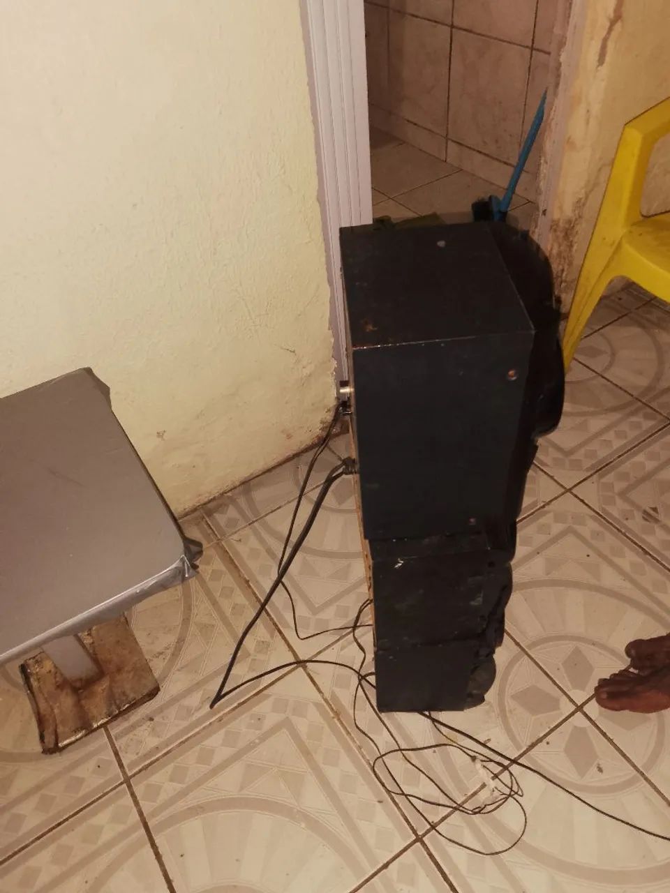 3 caixa de som preta  - Foto 2