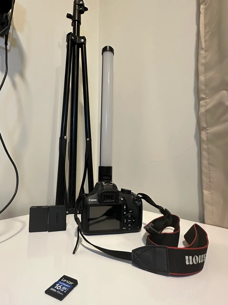 VENDO KIT CÂMERA NIKKON D7100 + LENTE 18-105 DX VR + ACESSÓRIOS E
