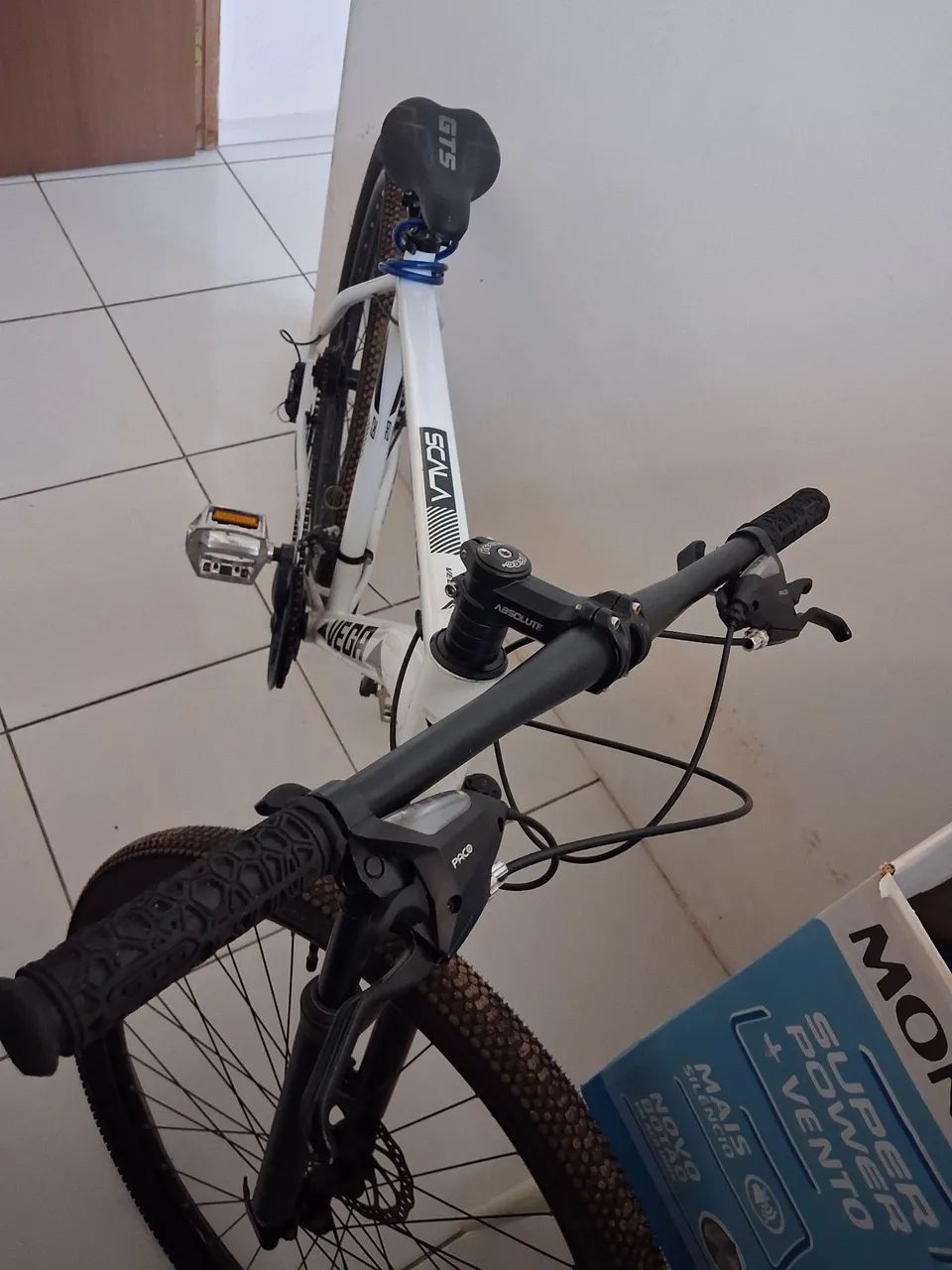 Dando uma bicicleta  seminovo nova  - Foto 4