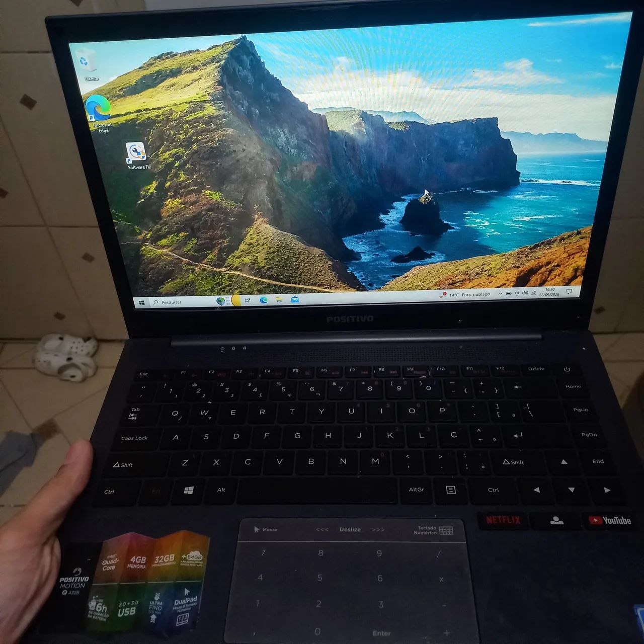 Notebook positivo com careegador