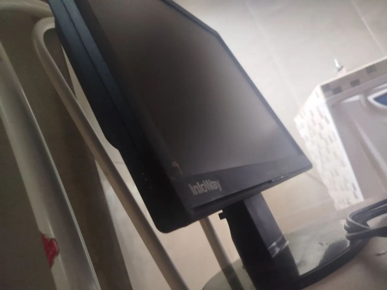 Monitor Itautec InfoWay de 17 polegadas (LCD)