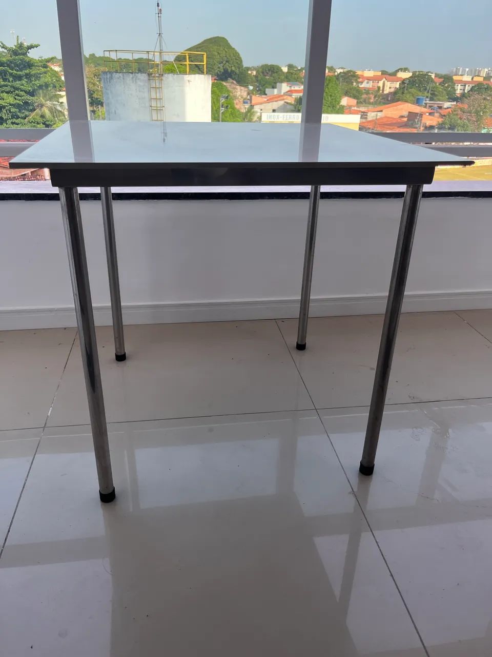 Mesinha  para área pequena  - Foto 2
