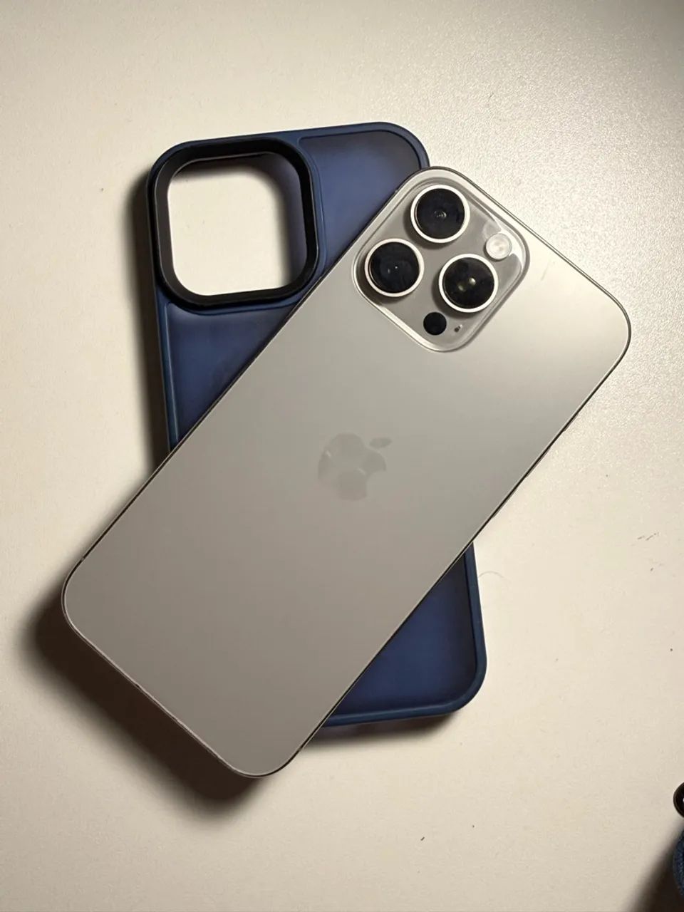 iPhone 16 Pro Max 256 GB Cinza, vidro trincado - Foto 2