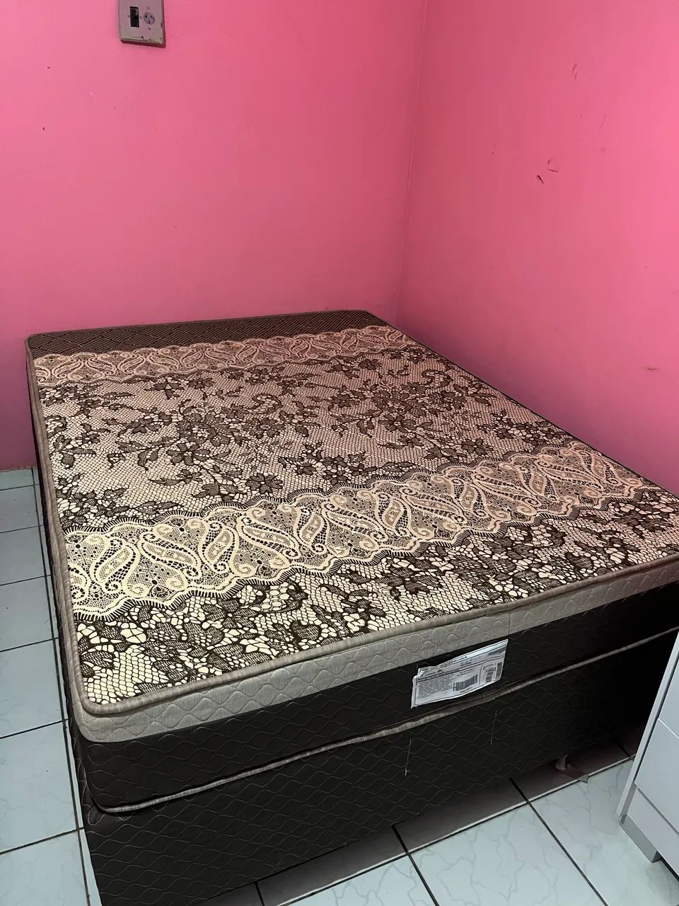Vende-se Cama e Guarda Roupa Semi Novo - Foto 3