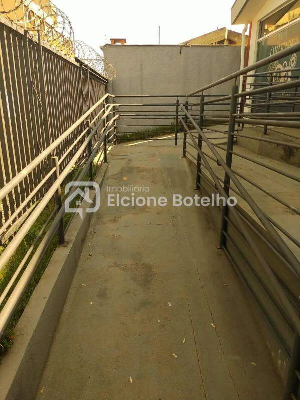 Casa Comercial para Aluguel com 5 Quartos no Bairro Cazeca, em Uberlândia - Foto 2