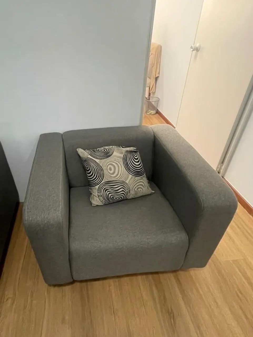 Poltronas Tok & Stok em tecido 