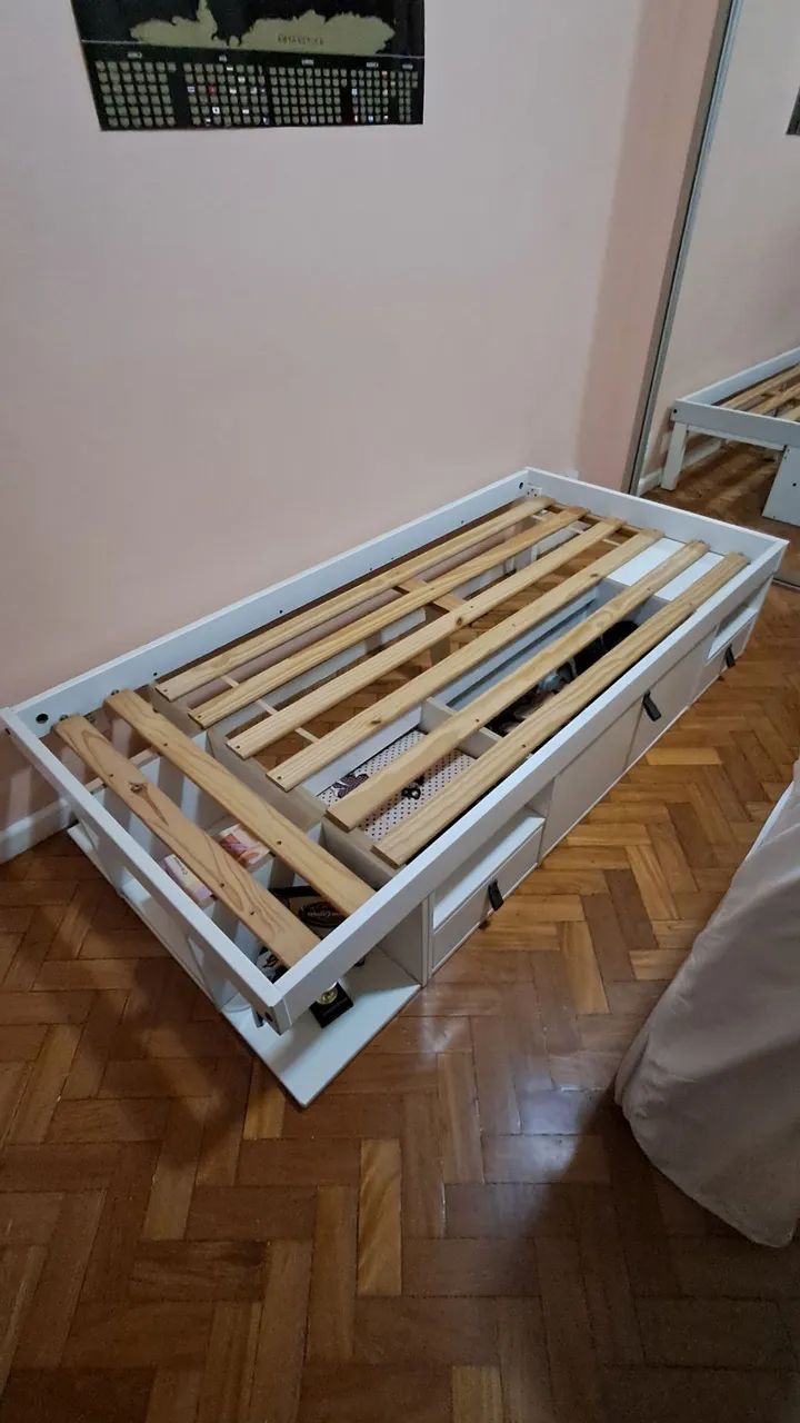 Cama de solteiro de madeira bau