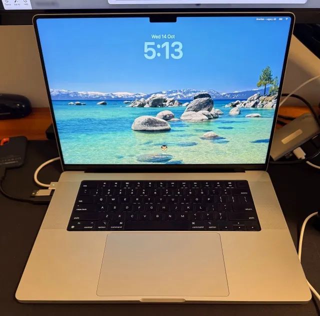 Macbook Pro 16"