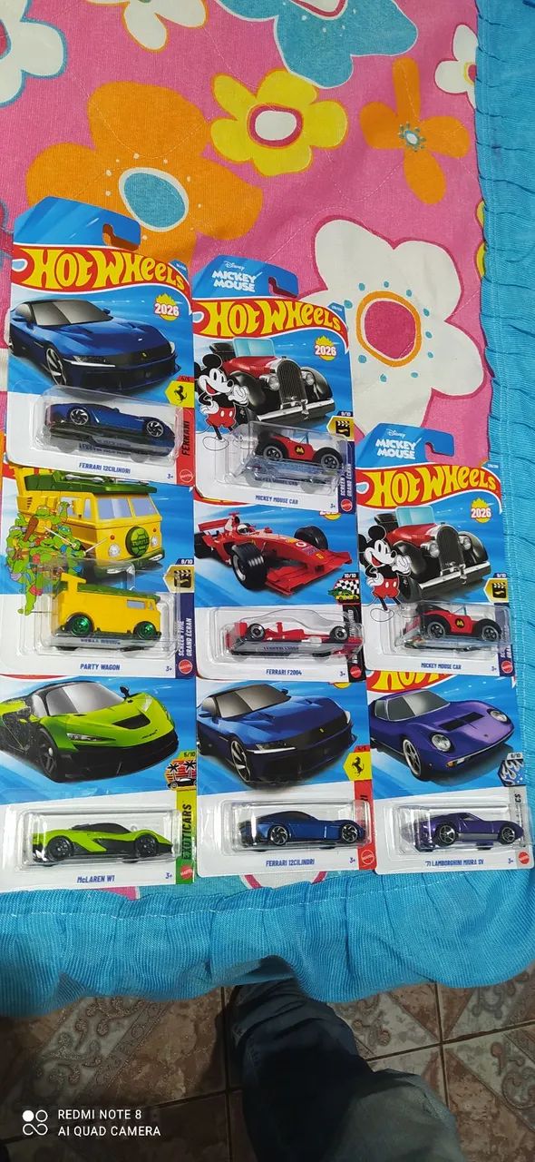Hot Wheels lote com vários modelos 