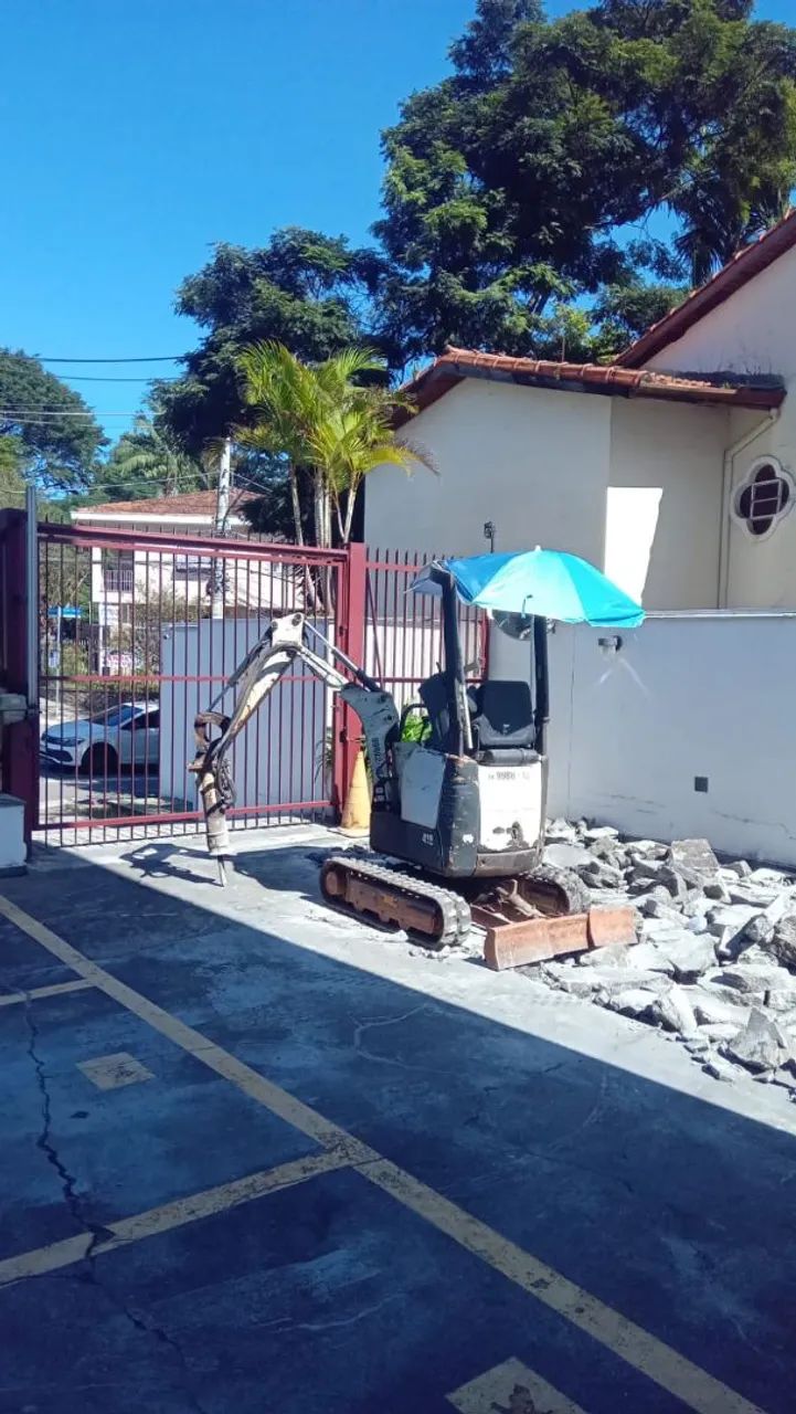 Mini escavadeira que passa no vão de 80 cm disponível para locação concha o rompedor - Foto 3