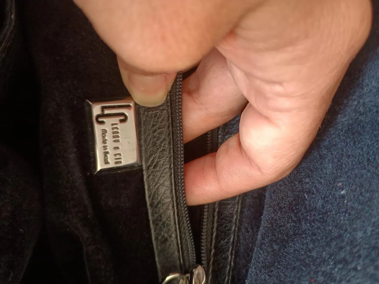 Bolsa de couro preta Lenny & Cia - Foto 2