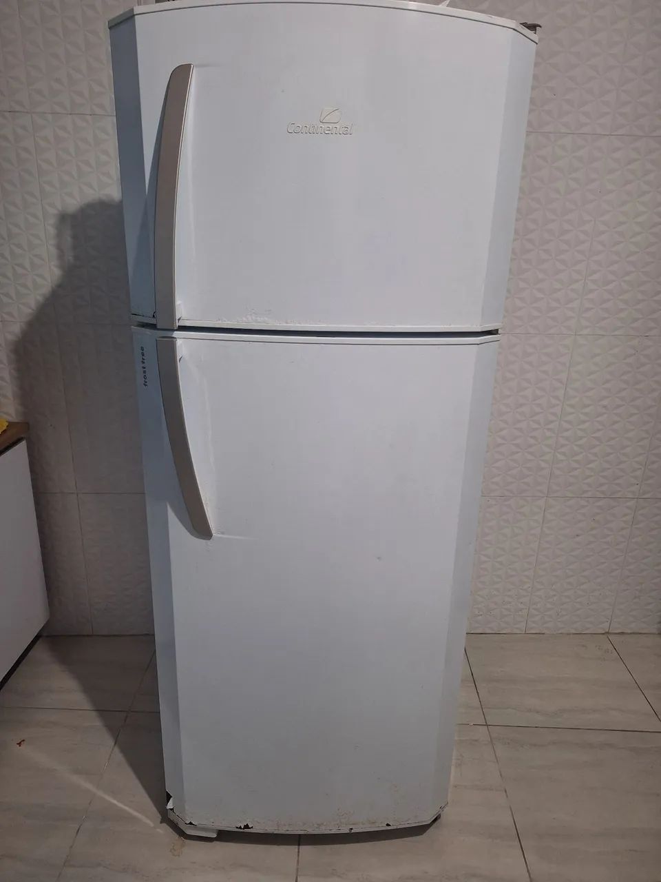 Vendo Geladeira Continental "USADA"