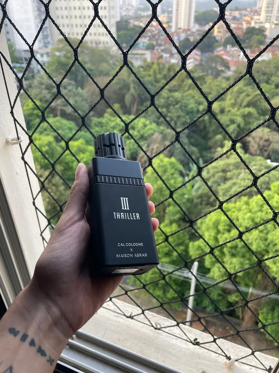 Perfume TRILLER III CAL COLOGNE X MAISON ASRAR - Foto 4