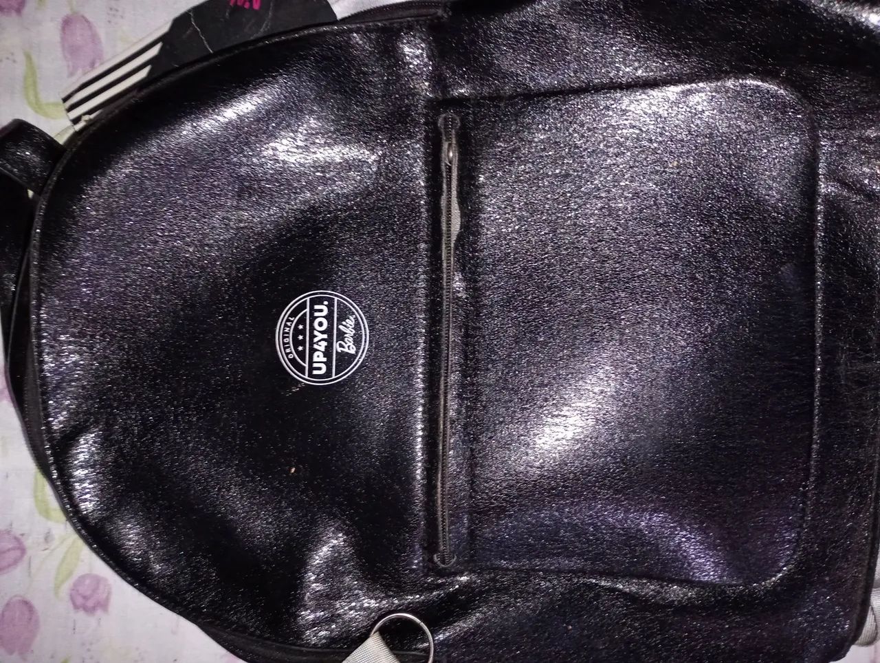 Vendo uma mochila da Barbie impermeável nova.Entrego  - Foto 4