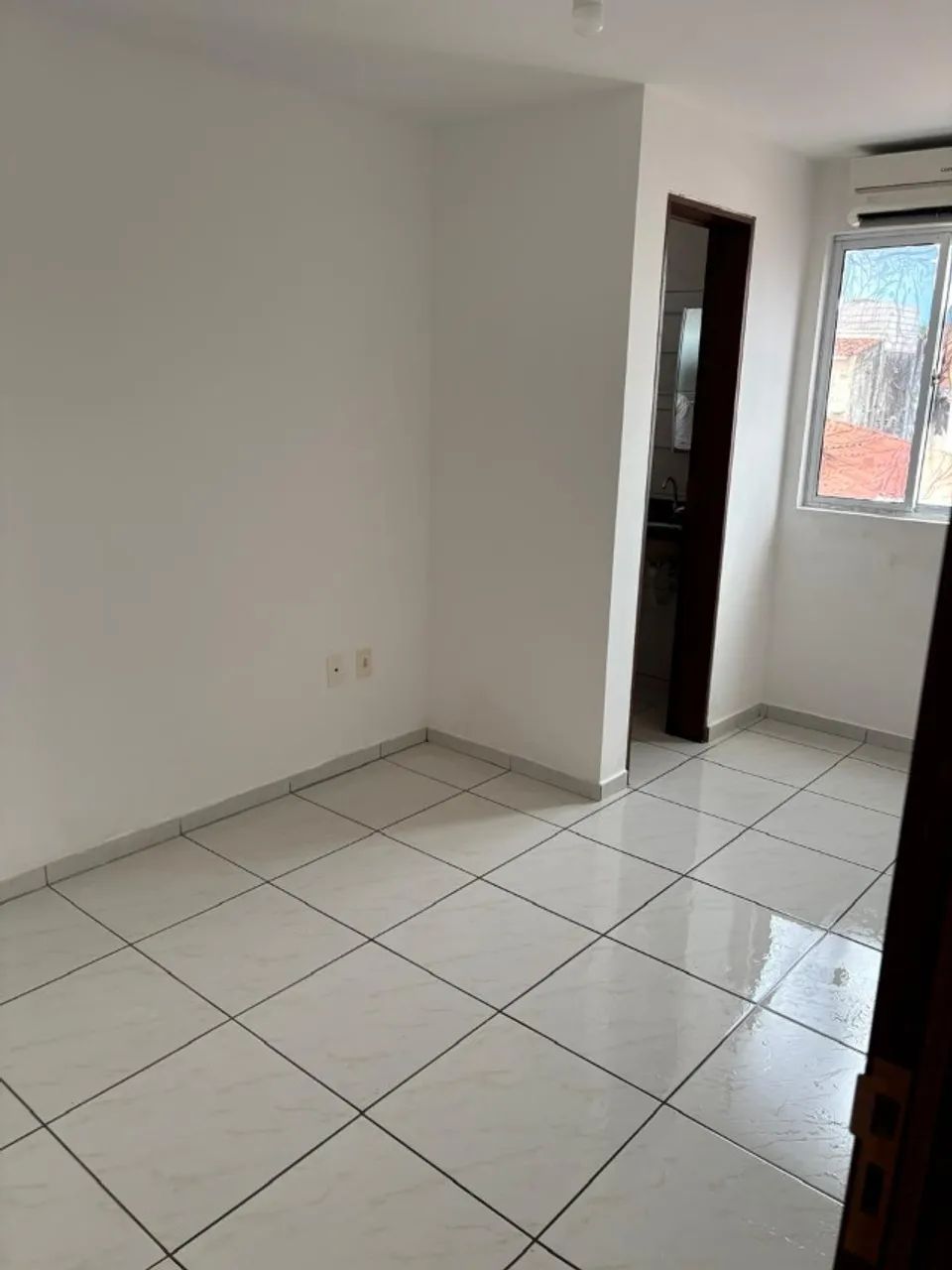 Apartamento nos Bancários com 2 quartos sendo 1 suíte.