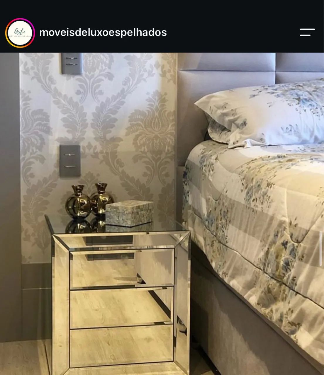 Mesa de cabeceira espelhada 