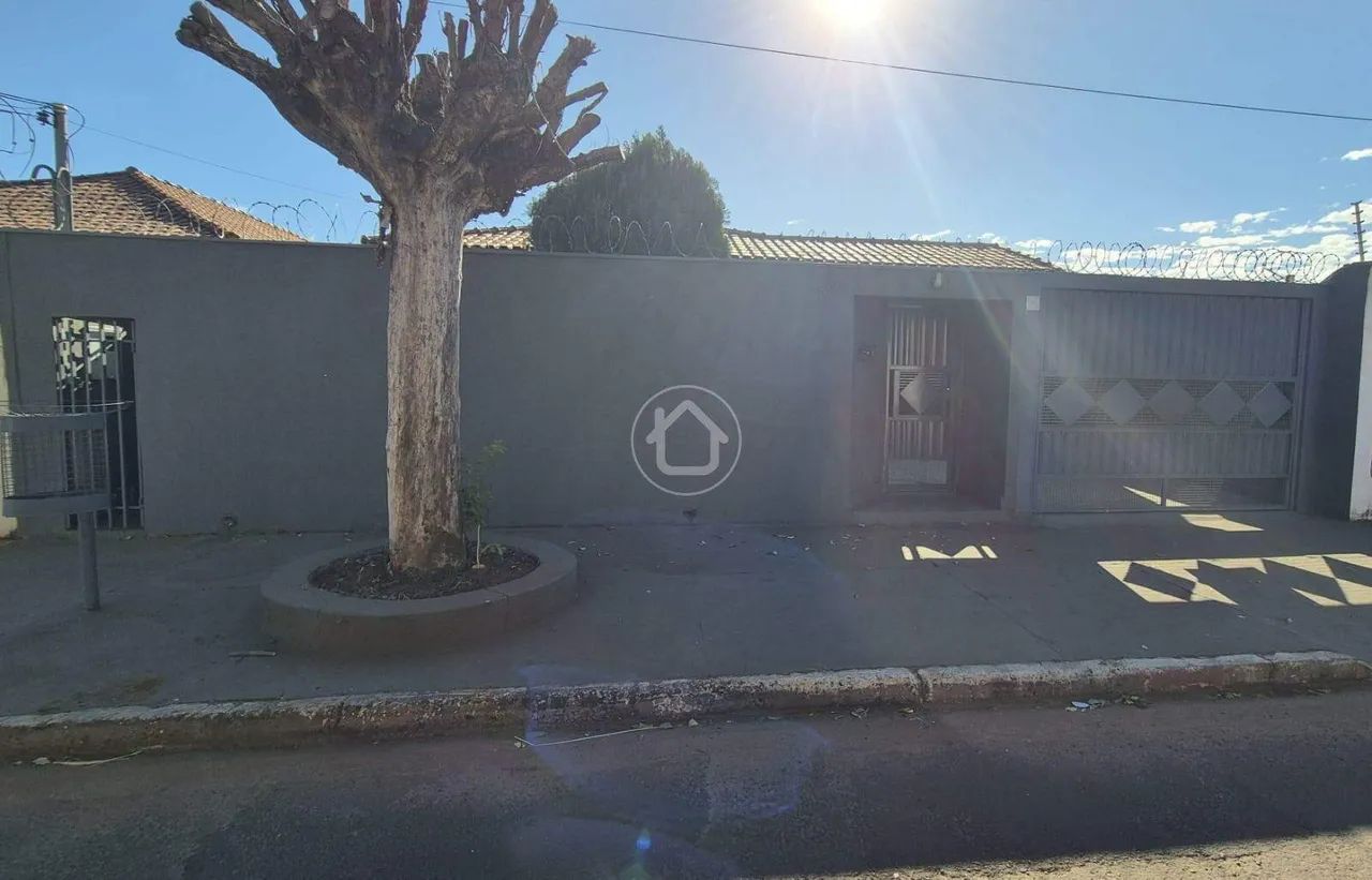 CASA COM 3 DORMITORIOS NA VILA PALMIRA