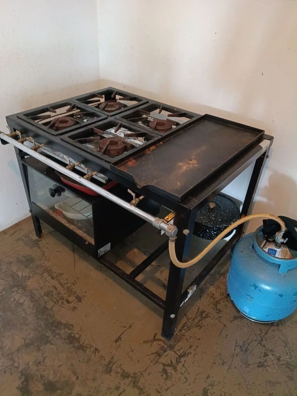 Vendo fogão industrial com forno e chapa!  - Foto 3