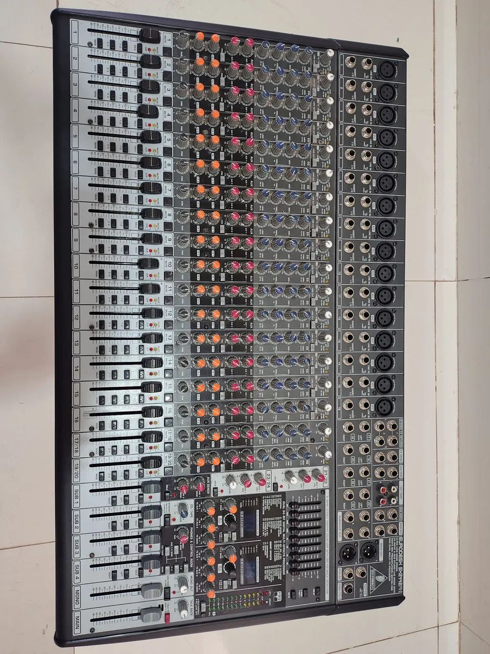 Mesa de som Behringer 24canais - Foto 2