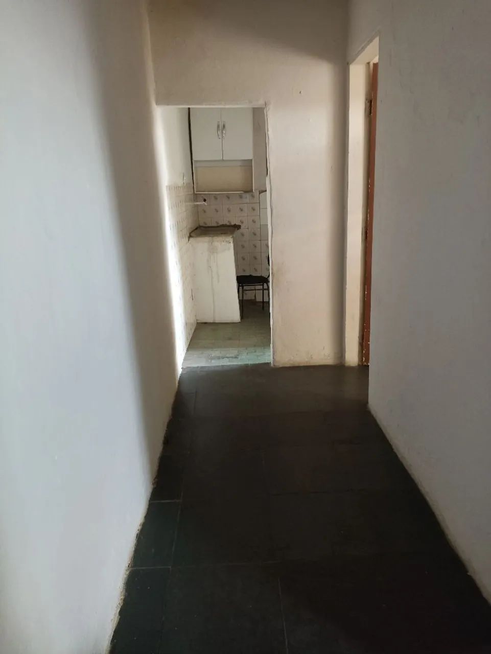 Alugo barracão,2 quartos,sala, cozinha, área de tanque  - Foto 5