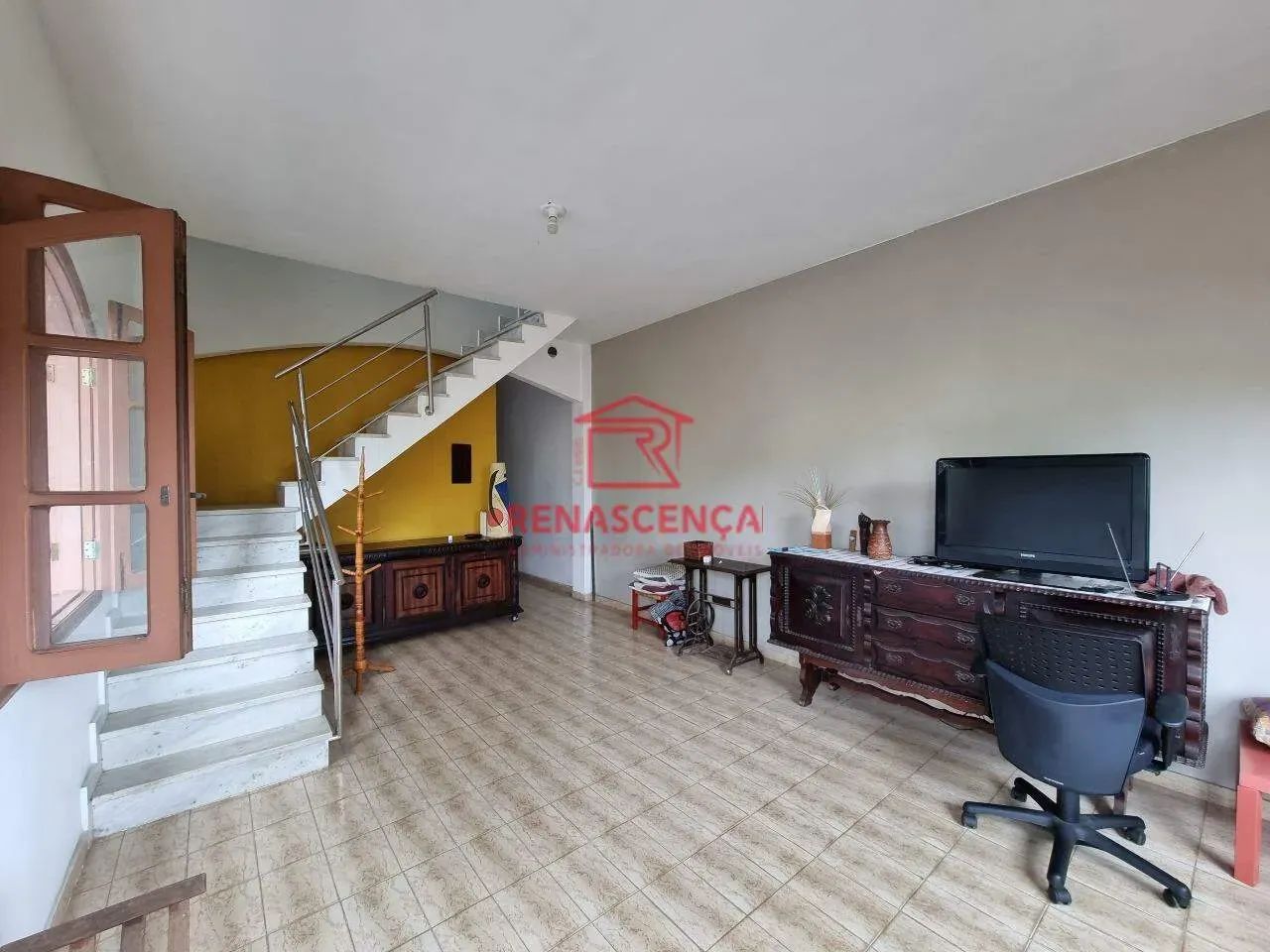 Casa Duplex Mobiliada Com 4 Quartos na Glória. - Foto 2
