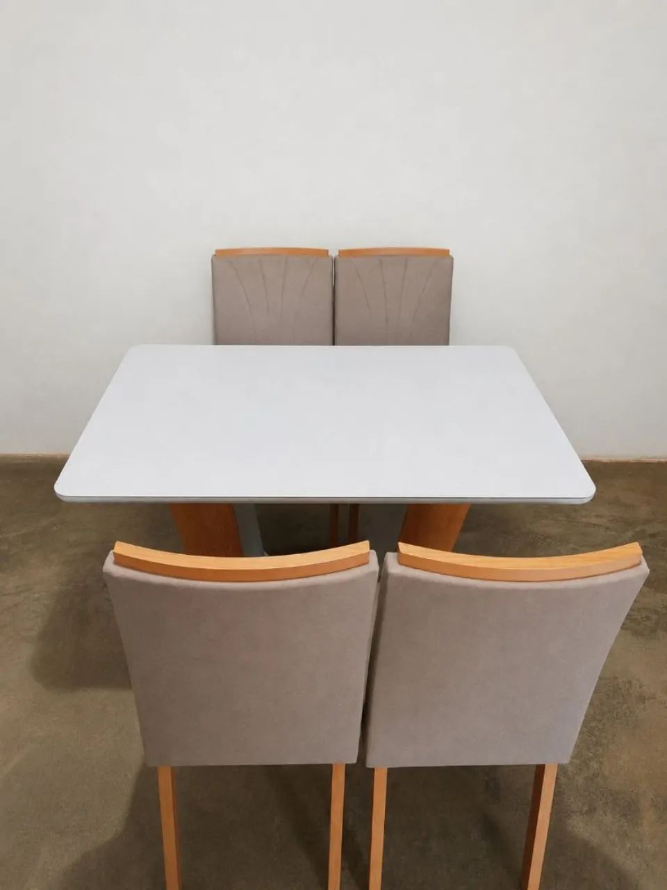 Mesa estampa de vidro 4 cadeira 