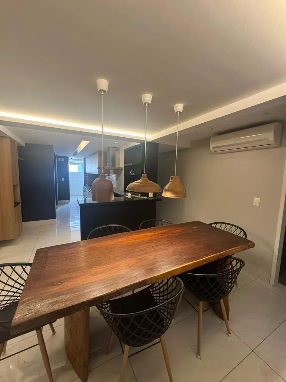 Alugo lindo apartamento na navegantes 180 m2 3 quartos com dependência de funcionária. - Foto 2