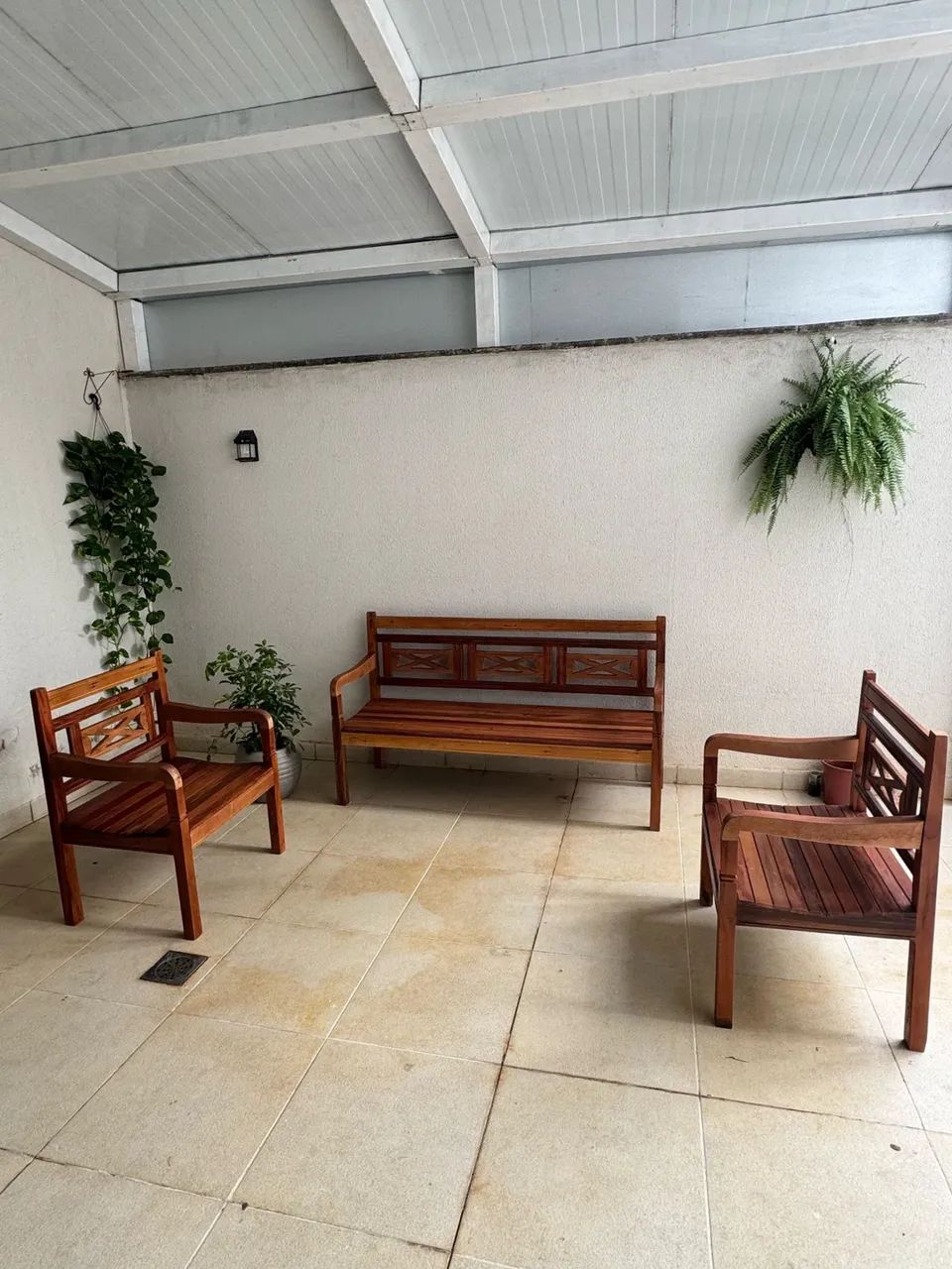 Conjunto de bancos de madeira maciça  - Foto 2