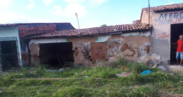 Casa com terreno, urgente!! - Foto 2