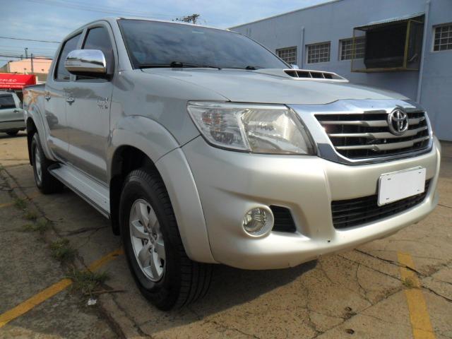 Toyota Hilux CD Srv D4-D 5 marchas 4x4 3.0 Tdi Diesel Aut - Foto 4