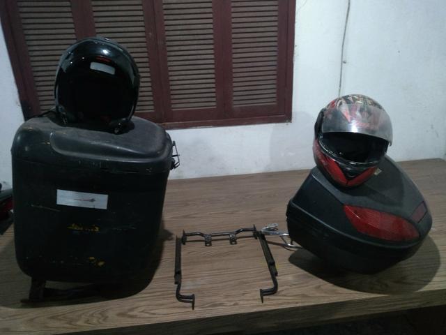 Baú, bauleto(com suporte) ,trilho e capacetes. TORRO!
