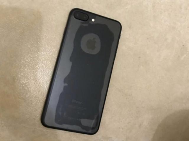 Vendo iPhone 7 Plus 128 GB impecável