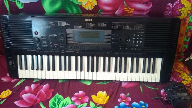 Vende-se um teclado profissional 950,00