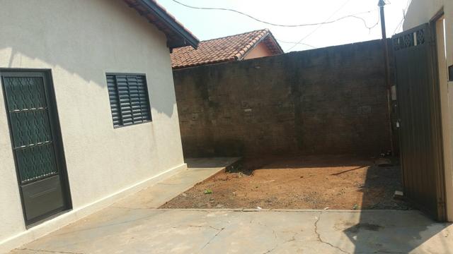 Casa com dois quartos sala cozinha e lavanderia coberta - Foto 3