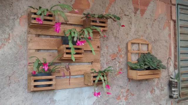 Jardineiras, brancos e floreiras em pallet - Foto 3
