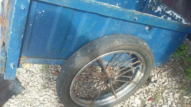 Vende- se um carrinho só ou junto com uma moto