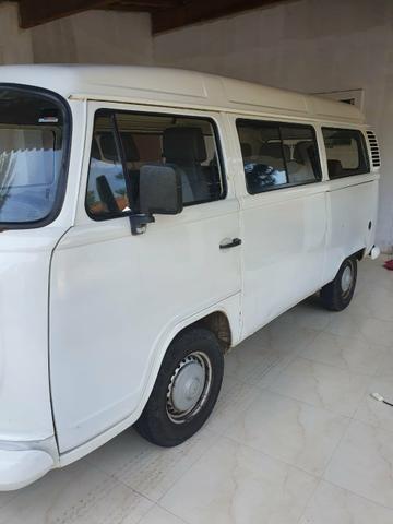 Vendo Kombi com Gnv 9 lugares - Foto 2