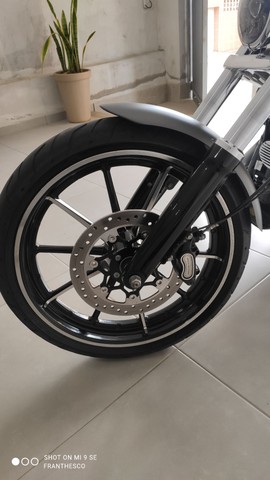 MOTO HARLEY DAVIDSON BREAKOUT