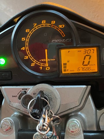 CB 300 VERMELHA 2010
