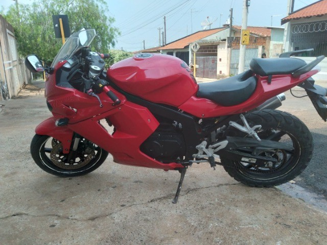 MOTO ESPORTIVA COMET KASINSK 250 ANO 2011
