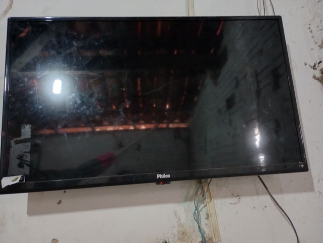 Vendo TV com defeito para retirada de peças 