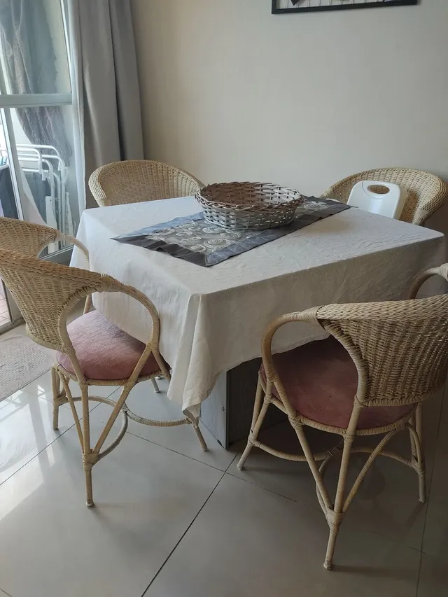 Conjunto 4 cadeiras cromadas para cozinha com reforço + mesa com vidro -  Poltronas do Sul - Poltronas do Sul - Compre suas poltronas sem sair de  casa!