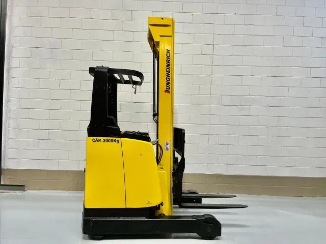 Empilhadeira Elétrica Retrátil ETV116, Capacidade 1.600Kg