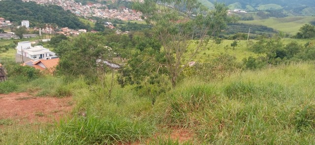 T351 - Lote semi plano com 480 m2