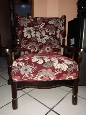 Ótimo sofá e duas poltronas.  