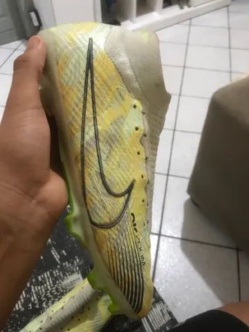 Chuteira Nike,semi profissional,tamanho 43 de campo 